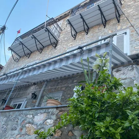 Efie Πανσιόν